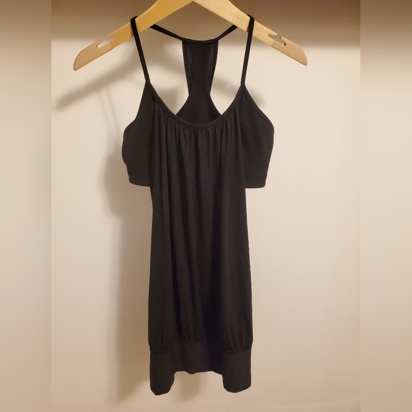 Lululemon No Limit tank. 2 in 1 tank with built in bra. Black. Size 6. - Picture 1 of 10